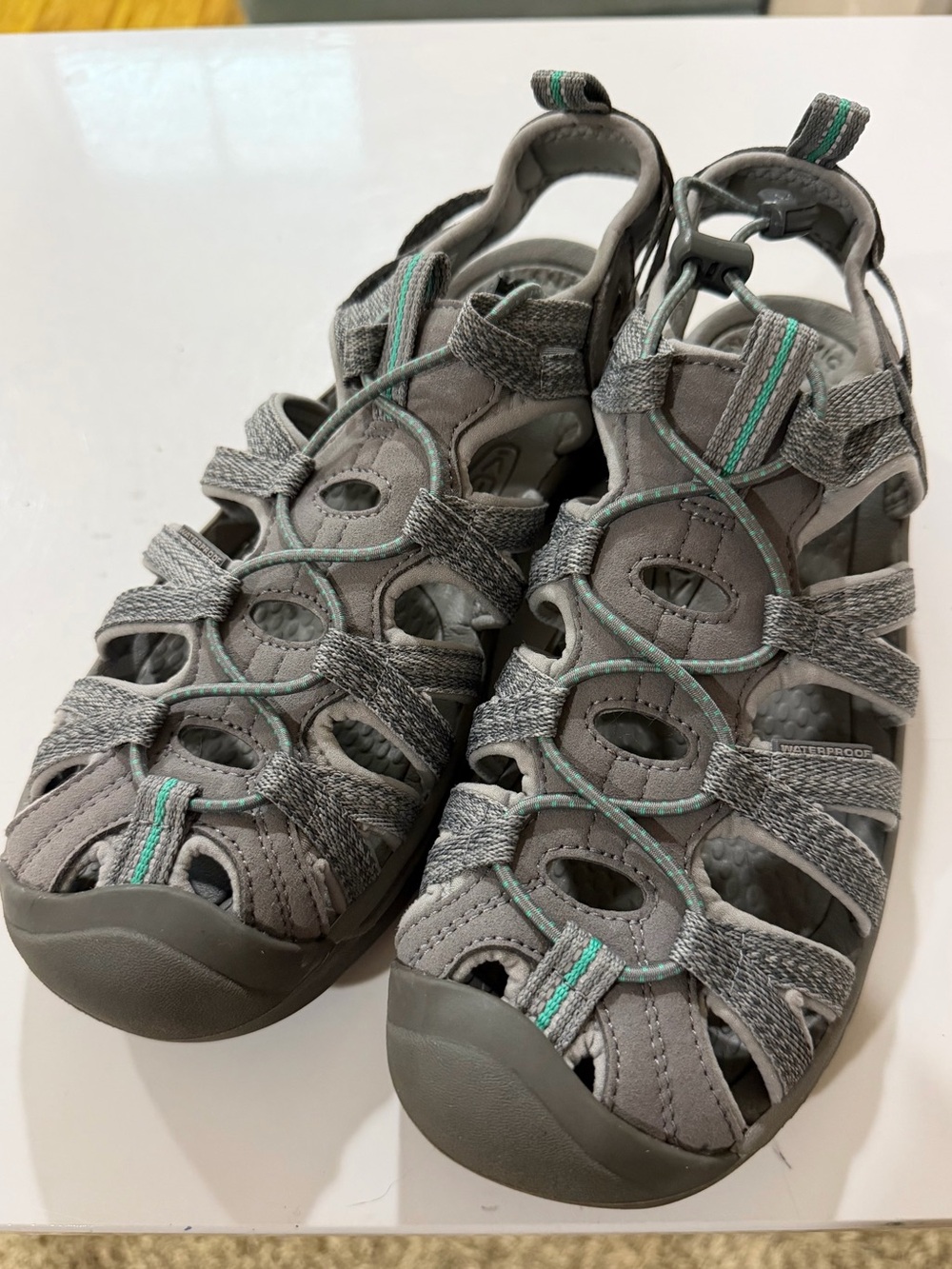 KEEN Women’s Whisper Sandals Medium Gray Peacock Green size 9